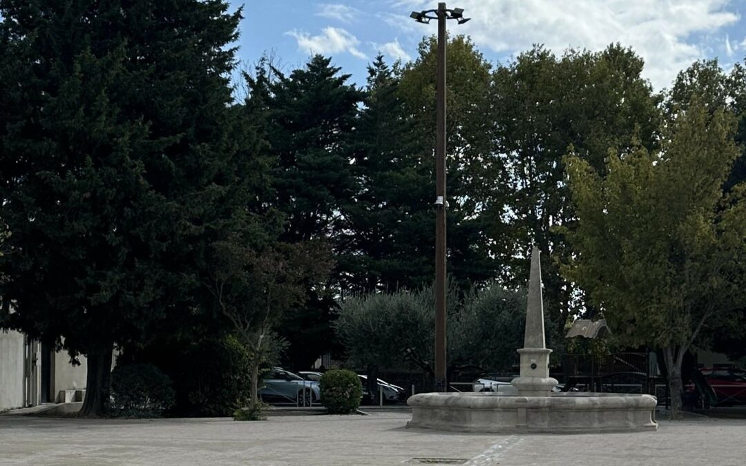 𝐋𝐚 𝐏𝐥𝐚𝐜𝐞 𝐌𝐨𝐧𝐢𝐞𝐫, 𝐞𝐧𝐭𝐫𝐞 𝐝𝐞́𝐜𝐞𝐩𝐭𝐢𝐨𝐧𝐬 𝐞𝐭 𝐯𝐢𝐜𝐭𝐨𝐢𝐫𝐞𝐬