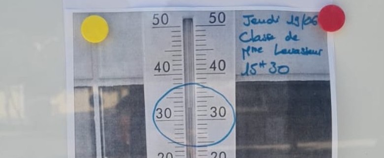 𝐂𝐚𝐧𝐢𝐜𝐮𝐥𝐞 𝐝𝐚𝐧𝐬 𝐥𝐞𝐬 𝐞́𝐜𝐨𝐥𝐞𝐬 : 𝐥’𝐡𝐞𝐮𝐫𝐞 𝐧’𝐞𝐬𝐭 𝐩𝐥𝐮𝐬 𝐚𝐮𝐱 𝐩𝐫𝐞́𝐭𝐞𝐱𝐭𝐞𝐬