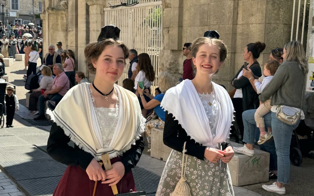 𝐅𝐢𝐞𝐫𝐬 𝐝𝐞 𝐧𝐨𝐬 𝐭𝐫𝐚𝐝𝐢𝐭𝐢𝐨𝐧𝐬, 𝐮𝐧𝐢𝐬 𝐩𝐚𝐫 𝐥𝐚 𝐩𝐚𝐬𝐬𝐢𝐨𝐧 !